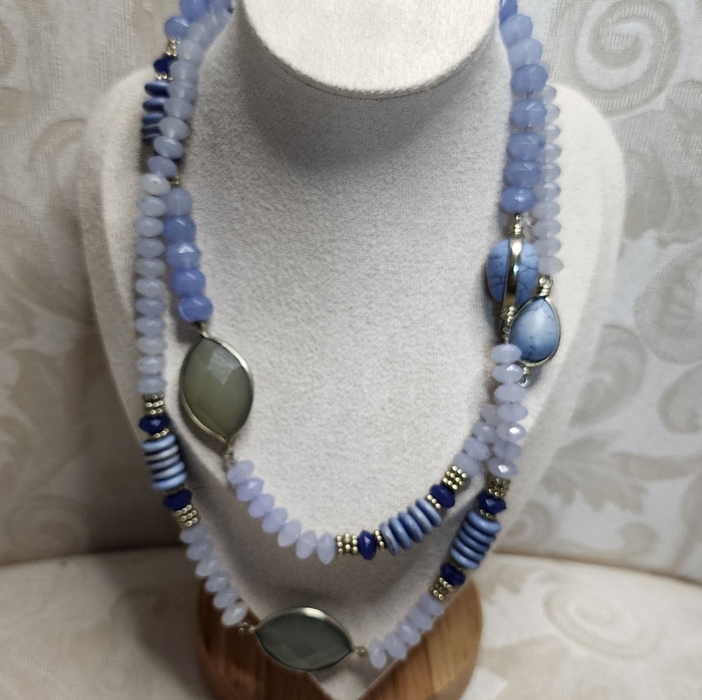 Vintage ‘90s CHICO‘s extra long blue beaded necklace with faceted stone accents - Picture 4 of 12